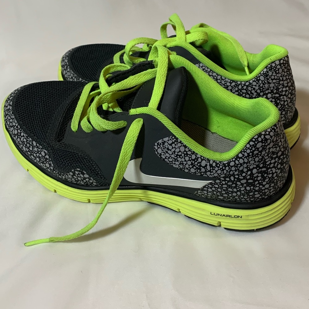 Youth Nike Size 5.5 Lunar Safari
